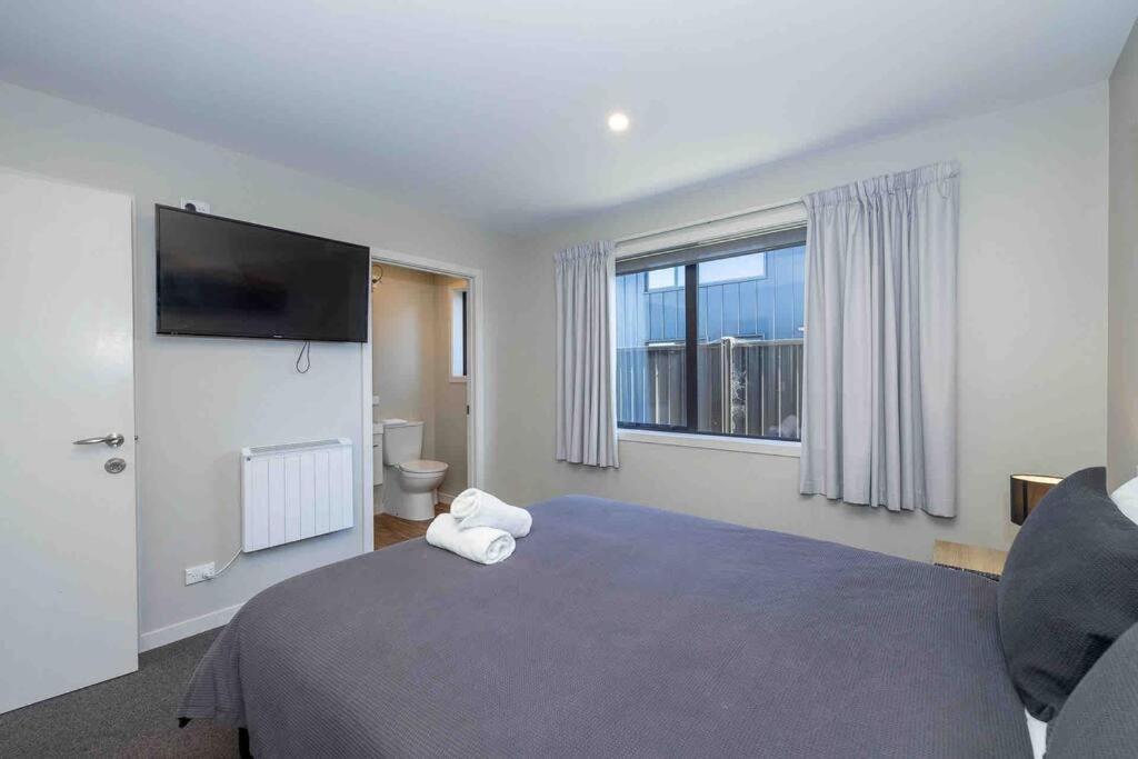 Great Views From New 2 Bedroom Apartment เทอาเนา ภายนอก รูปภาพ
